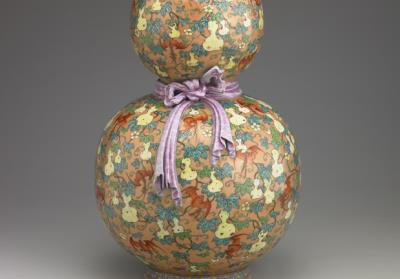 图片[2]-Double-gourd shaped vase with decoration of bats in fen-ts’ai enamels, Ch’ien-lung reign (1736-1795), Ch’ing dynasty-China Archive